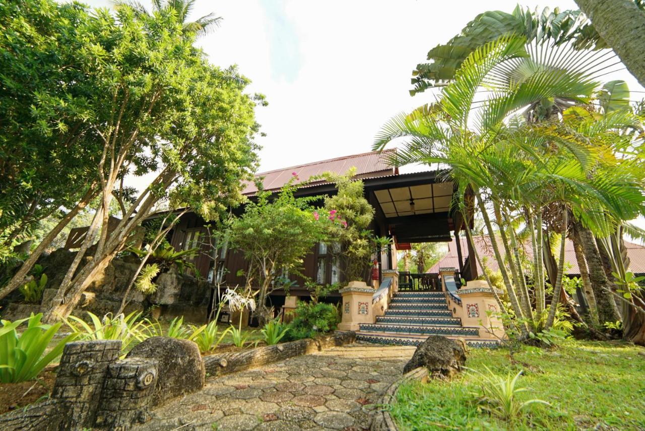 Vivilla By Holiday Villa Cherating Exterior photo